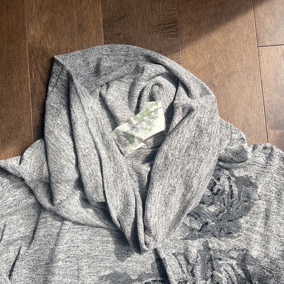 Scarf neck like sweater with capri sleeves - Picture 2 of 3